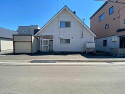 札幌市を専門　テンズホーム 【自然豊かな落ち着いた環境】～三角屋根のレトロなおうちです～