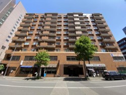 札幌市を専門　テンズホーム ・マンション併設の駐車場あり（空き状況は要確認）