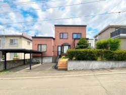札幌市を専門　テンズホーム 【落ち着きながらも都心へWアクセス可能で住みやすい環境です♪】～広さのあるゆったり戸建～
