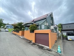 札幌市を専門　テンズホーム 【懐かしさが心地よい、自然に囲まれた住まい】～広い庭＋2台駐車可～
