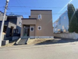 札幌市を専門　テンズホーム 【現在賃貸中！広々とした一戸建て】～5SLDK＋駐車2台可能◎～