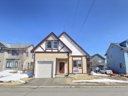 札幌市を専門　テンズホーム 【麻生駅行バス2分×シャッター車庫付】閑静な街◎庭・ロフト・収納豊富な戸建