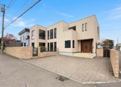 札幌市を専門　テンズホーム ３LDK＋書斎/駐車３台可能/各階にトイレ完備/ウォークインクローゼット×３完備