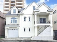 札幌市を専門　テンズホーム 【洋館のような佇まいに、暮らす人の毎日をそっと包み込む。上質さと温もりが同居する住まいです。】